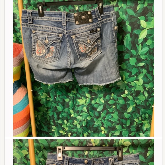 Size 30 Miss Me Mid Shorts - Picture 3 of 3